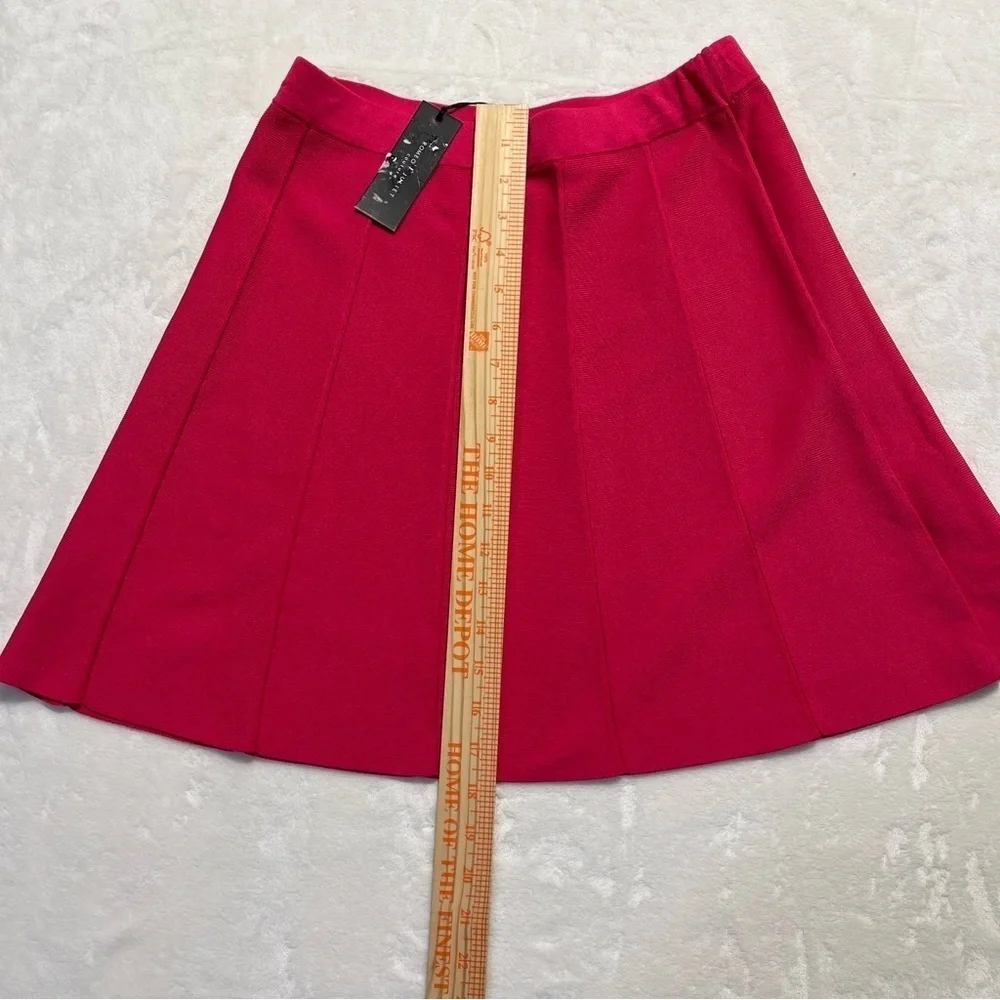 ROMEO + JULIET COUTURE Raspberry Pleated Mini Skirt – Size Medium – NWT